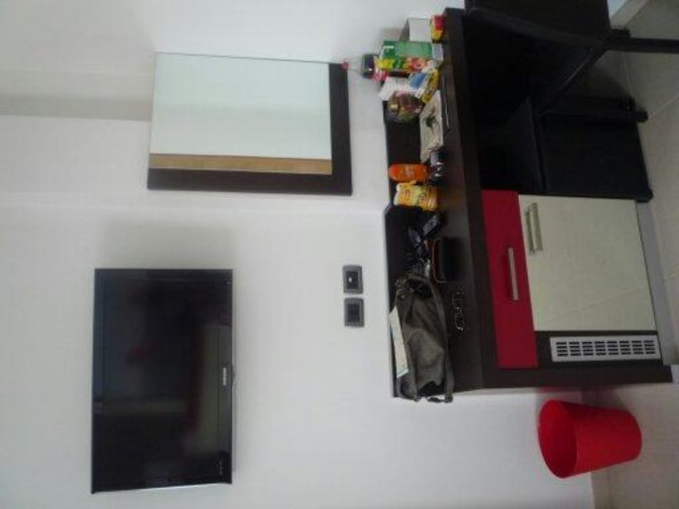 Flat mit Tisch Kairos Garda Hotel