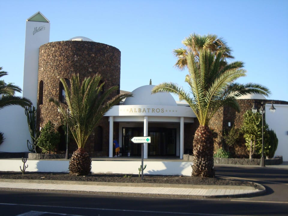 Hotel Albatros Eingang allsun App.-Hotel Albatros