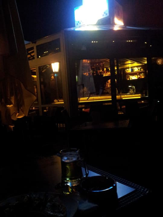 Außenansicht und Außenbereich der Bar Parkhotel Heidehof