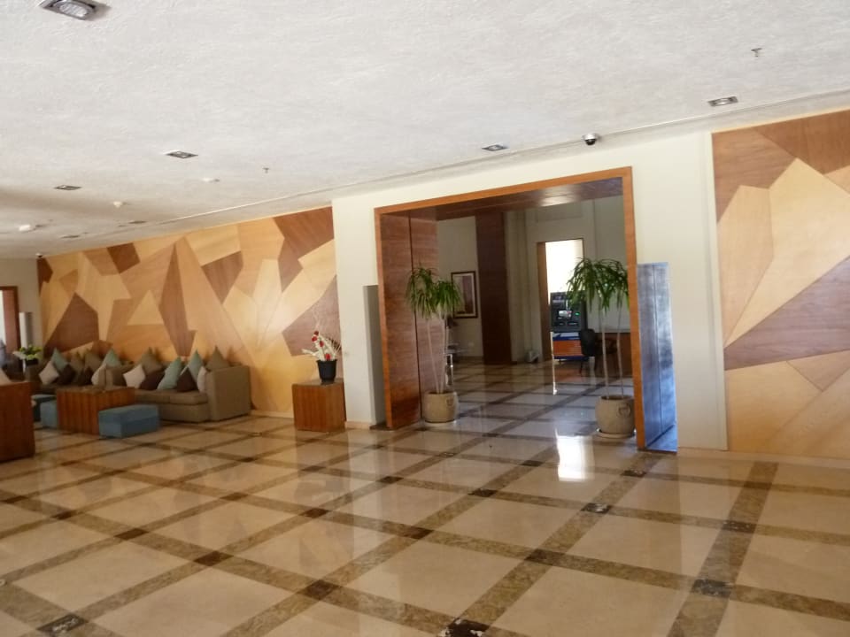 Hauptgebäude (Lobby) Blick Richtung Eingang Coral Sea Holiday Village