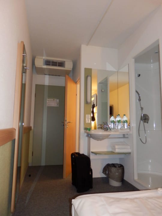 Zimmer - Eingang ibis budget Hotel Ingolstadt Lenting