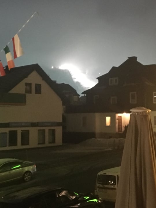 Blich auf die Piste vom Zimmer aus Best Western Plus Hotel Willingen