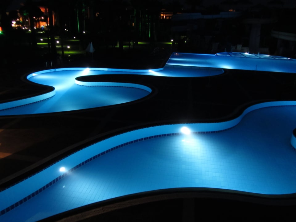 Pool bei Nacht Megasaray Club Belek