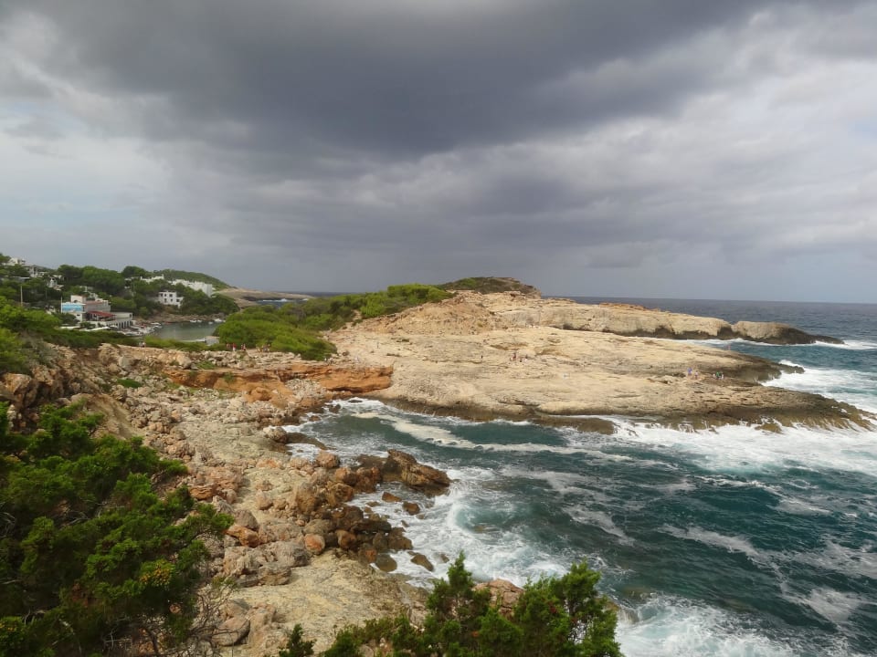 Auf dem Weg zum Leuchtturm, ca 500m vom Hotelstran Barceló Portinatx - Adults only