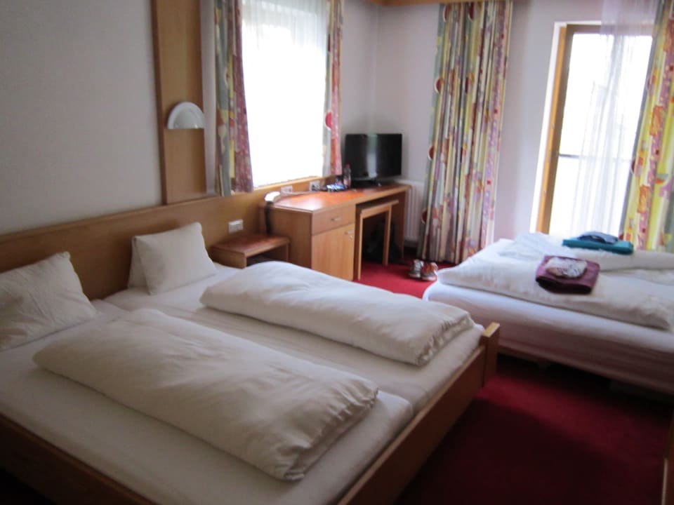 Familienzimmer  Erlebnishotel Fendels