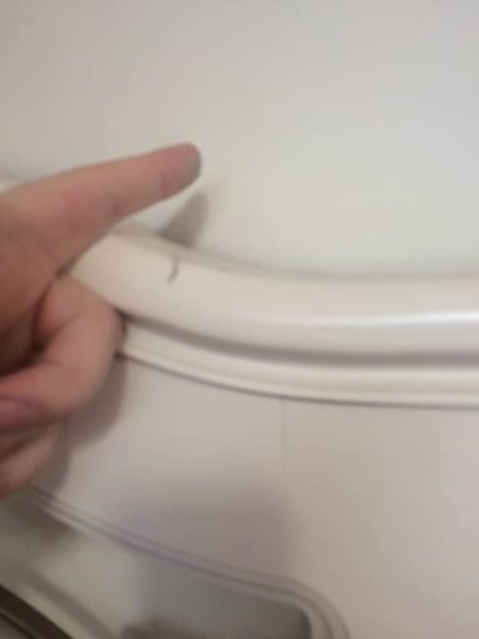 Zasyfiałe wyposażenie apartamentu Hotel Aleksander