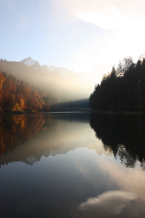 Blick von der Seeterrasse auf den Riessersee  Riessersee Hotel