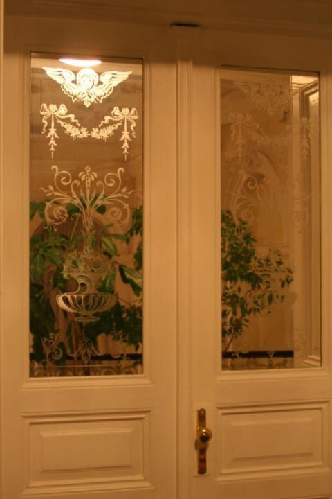 Eine Zimmertüre im Hotel Nové Lázné Ensana Health Spa Hotel