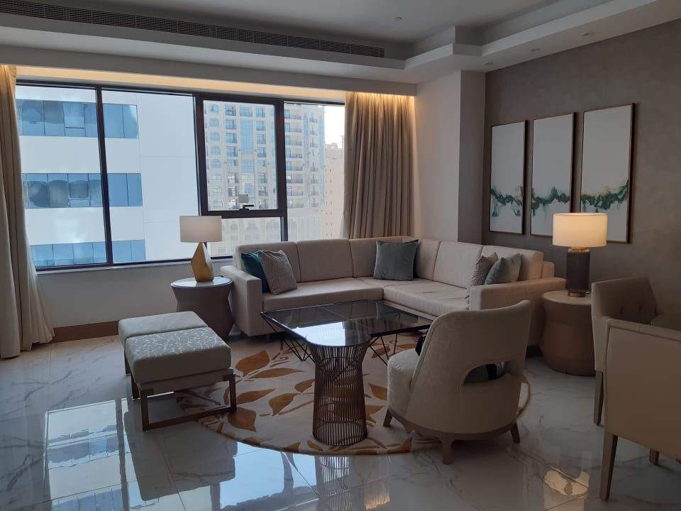 Zimmer Al Jaddaf Rotana Suite Hotel