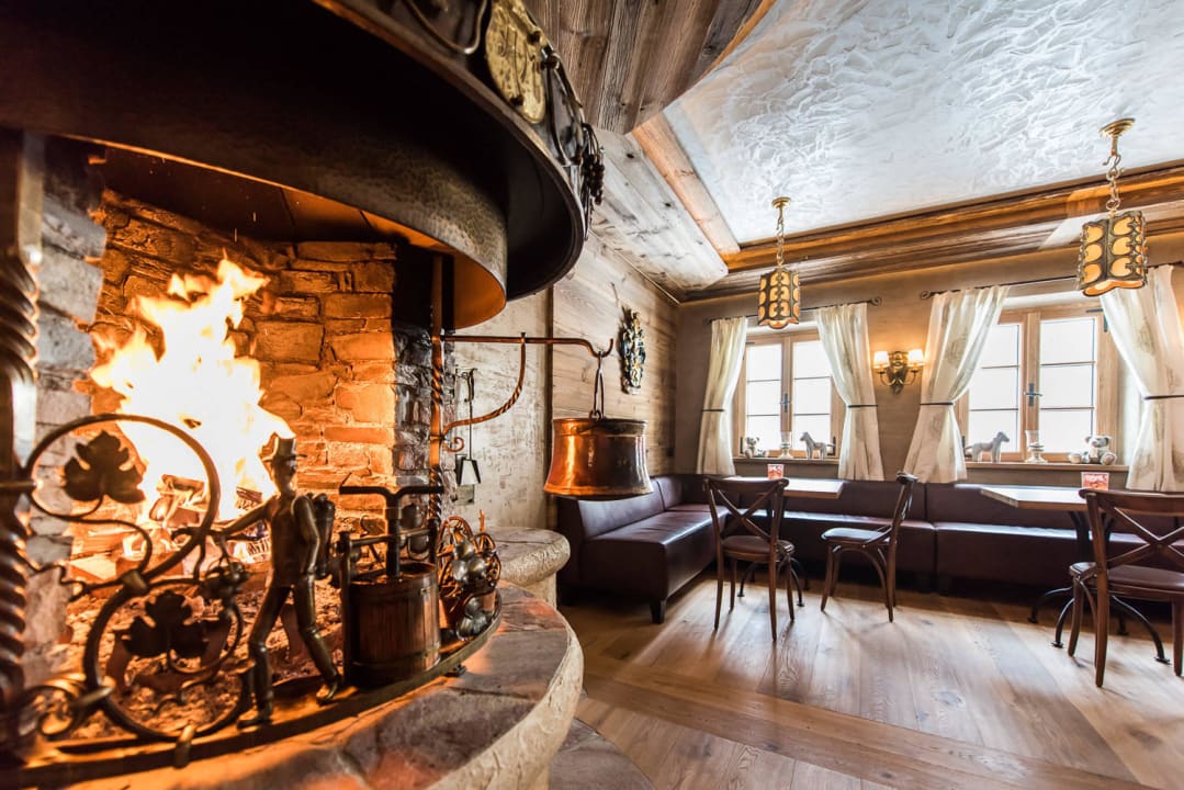 Tiroler Stub'n mit offenen Kamin Feuer Hotel Alpenrose Pertisau