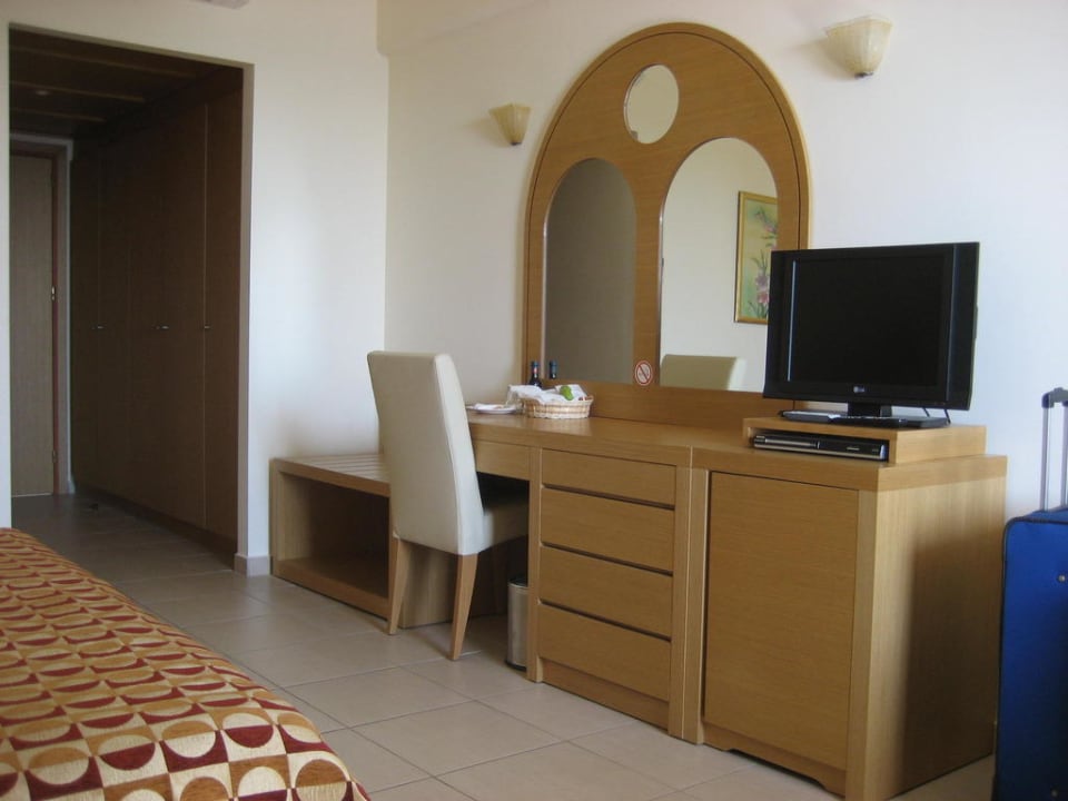 Großes Zimmer Hotel Kalithea Horizon Royal