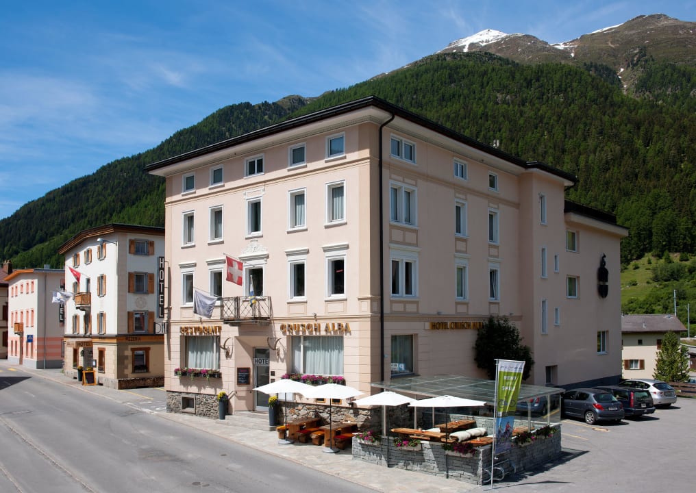 Hotel Front Hotel Crusch Alba