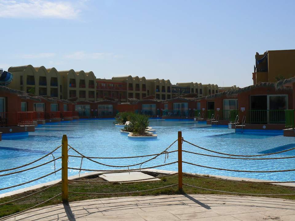 Wygląd zewnętrzny hotelu  Titanic Beach Spa & Aqua Park