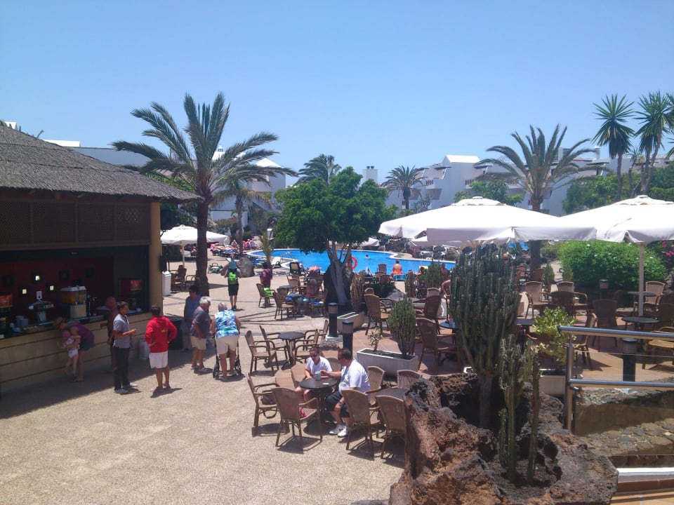 Ausblick zur Poolanlage allsun App.-Hotel Albatros