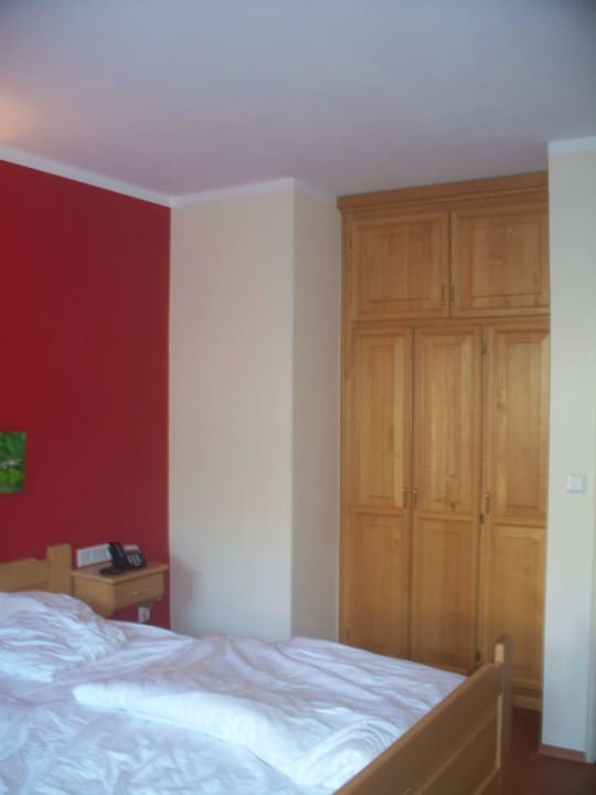 Bett und Schrank Hotel Atlas Sport