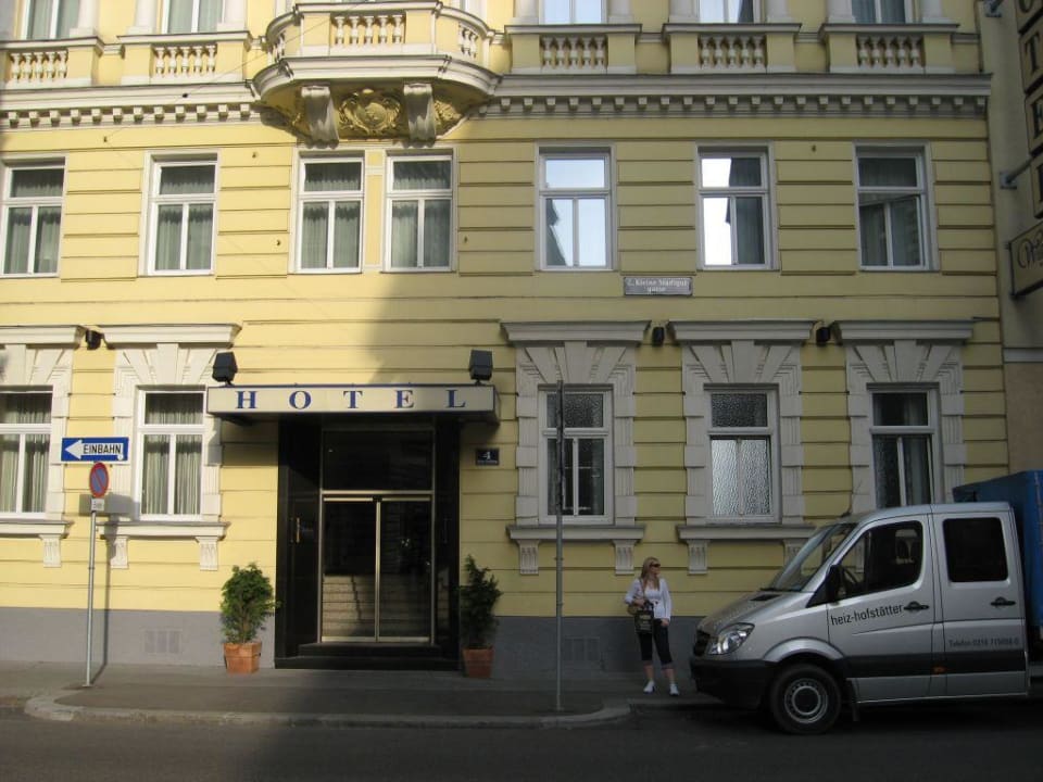 Hoteleingang Hotel Der Wilhelmshof