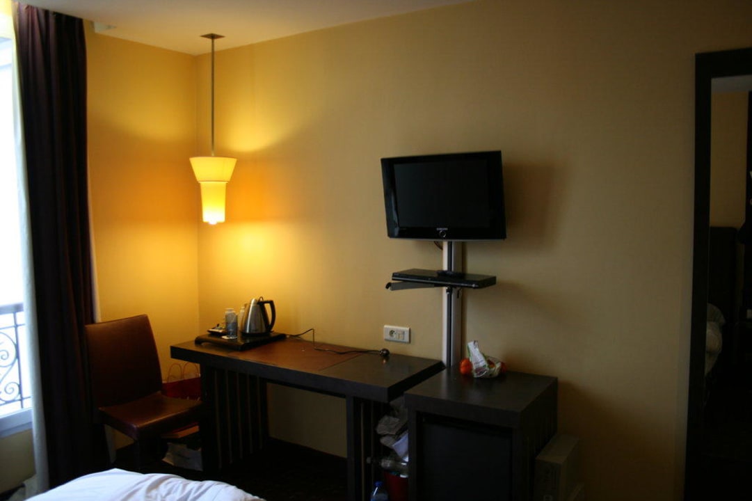 Fernseher und Teeecke Hotel Magenta 38