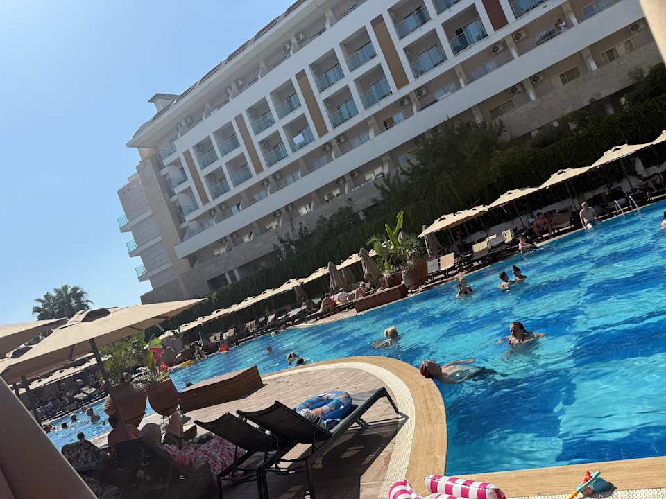 Pool Kaia Coracesium