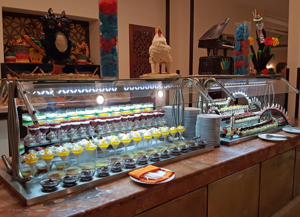 Eine Desserttheke Gemma Resort