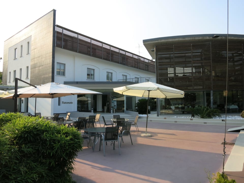 Hotel (li) und Restaurant (re) Hotel Inverigo