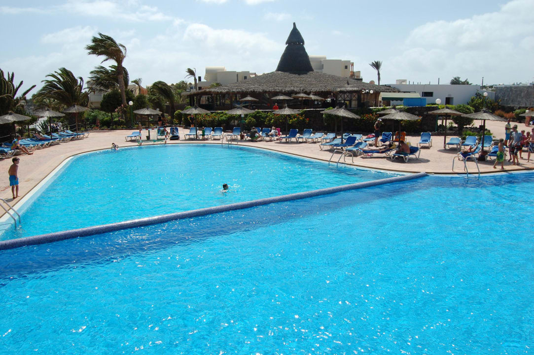 Basen z barem w tle SBH Hotel Royal Monica