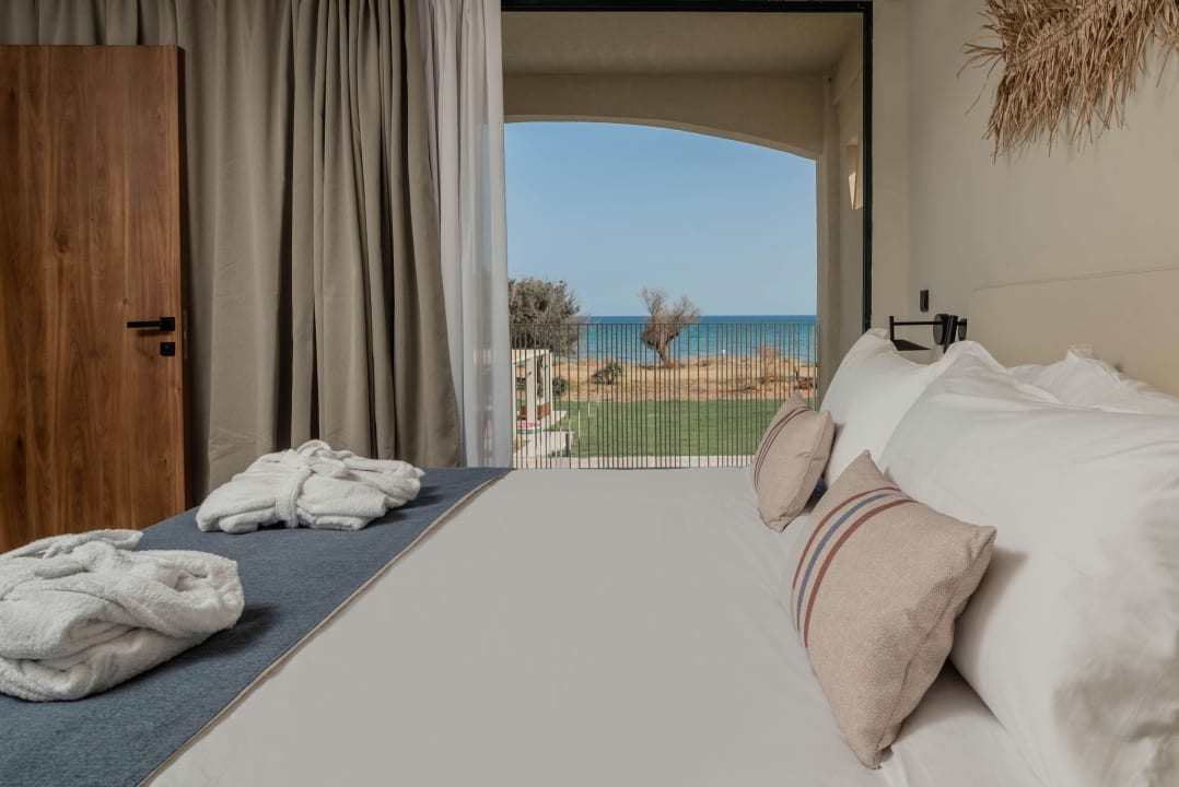 Zimmer Domes Aulūs Zante, Autograph Collection