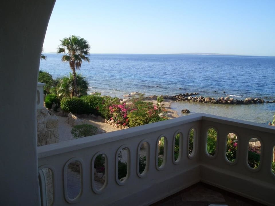 Blick vom Balkon auf Strand Pickalbatros Citadel Resort