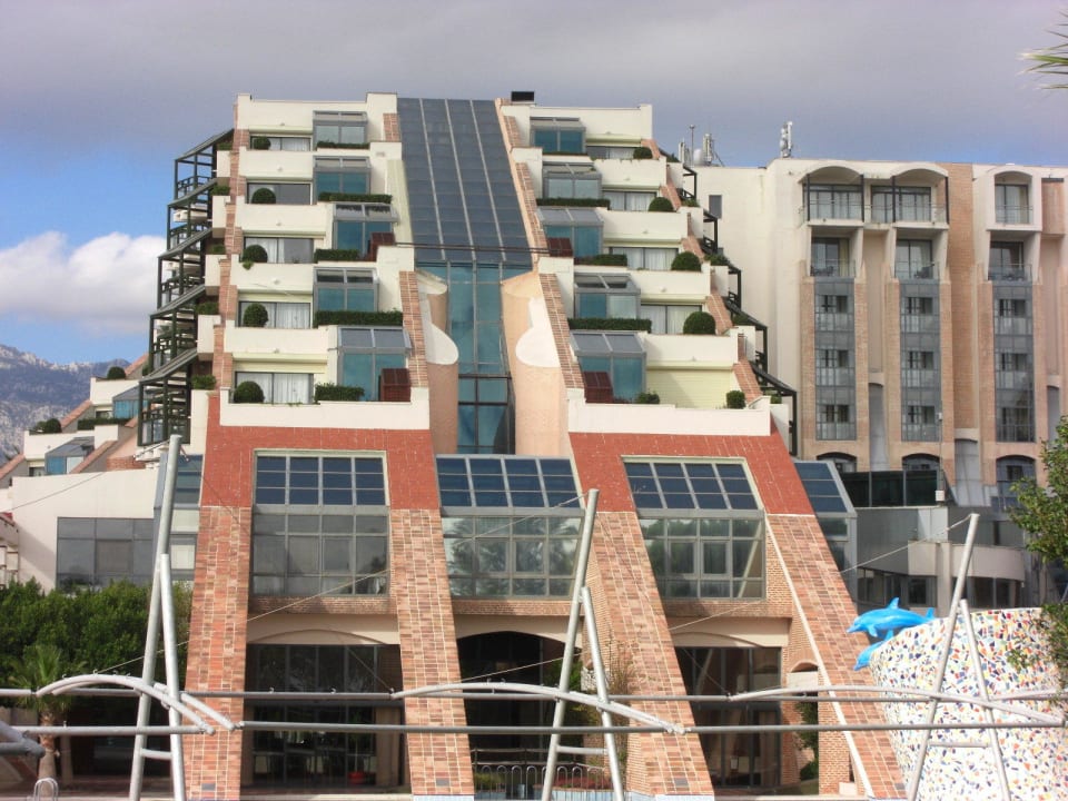 Blick vom Pool auf das Haupthaus Limak Limra Hotel & Resort