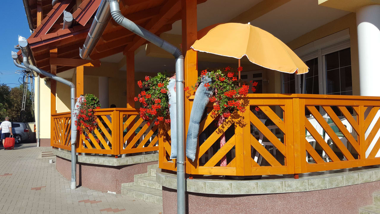 Fruhstück Terrasse Pension Erika