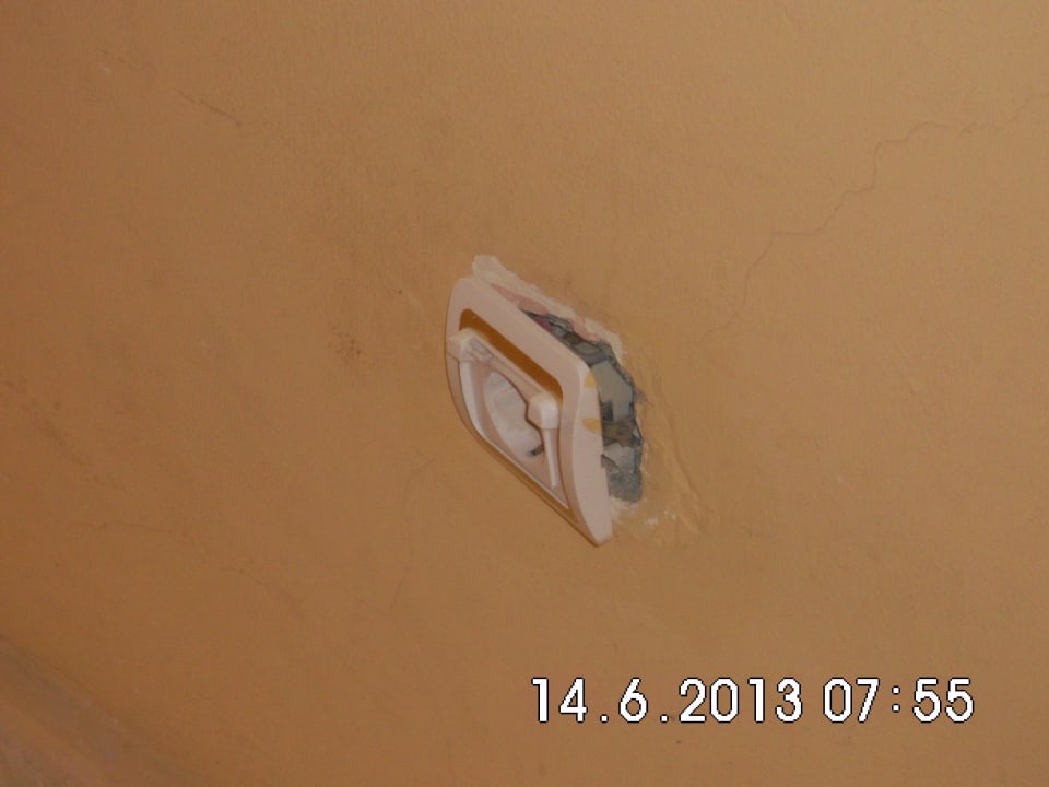 Aus der Wand raushängende Steckdosen SUNRISE Holidays Resort (Adults Only)
