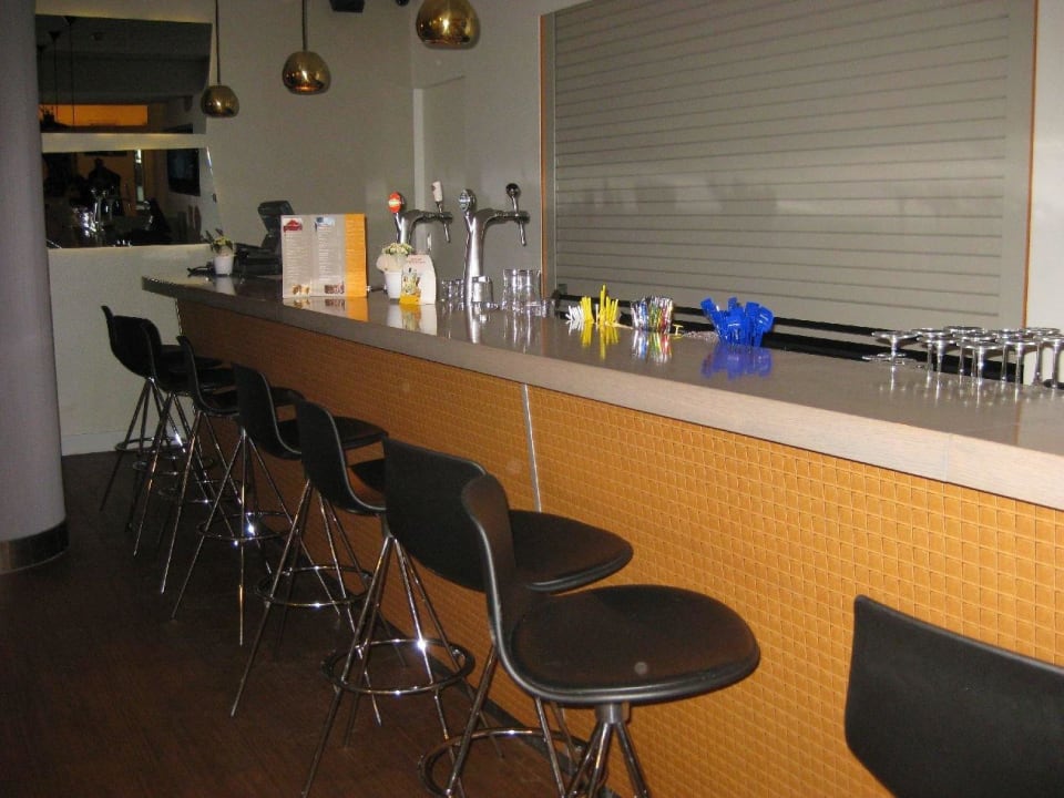 Bar mit sehr nettem Personal Novotel Den Haag World Forum