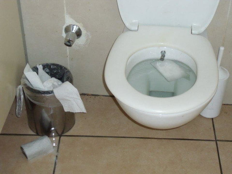 Toilette beim Poolbereich Crystal Admiral