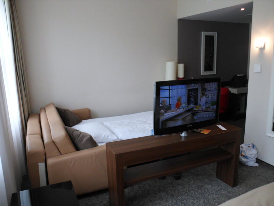 Blick ins Zimmer  Leonardo Royal Hotel Berlin Alexanderplatz