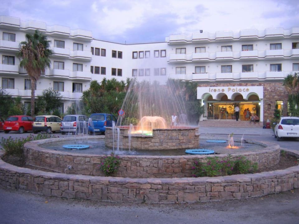 So sieht der Springbrunnen im Oktober aus Irene Palace Beach Resort