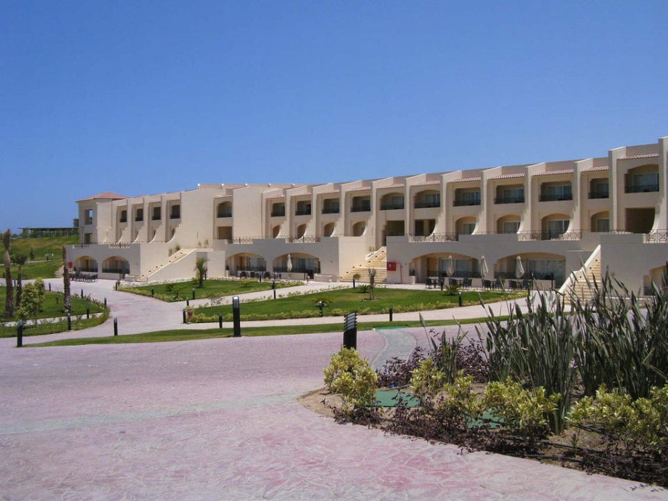 Weg zum Aktiv-Pool Cleopatra Luxury Resort Makadi Bay