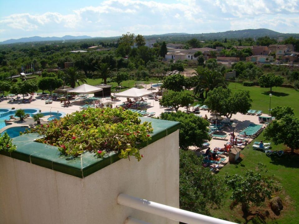 Teilansicht vom Pool Hotel Mariant Park