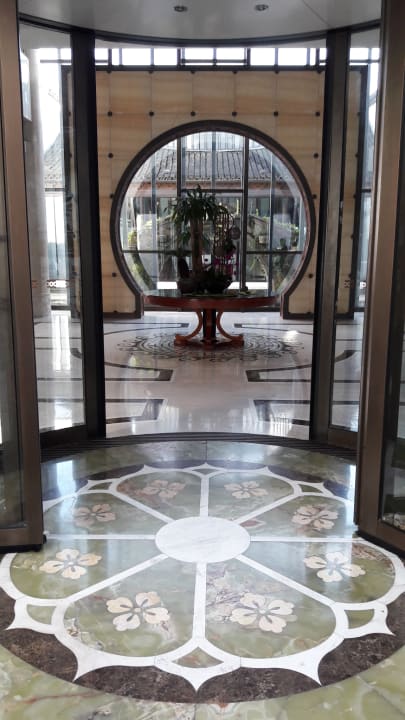 Lobby Waterside Resort