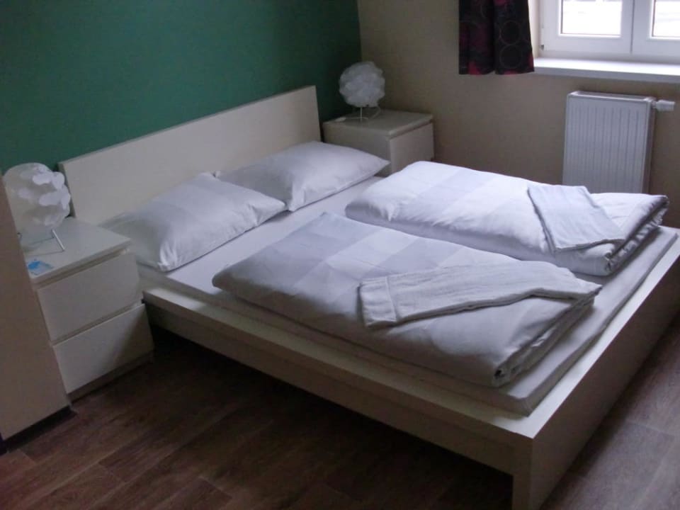 Doppelbett mit 1a Matratzen Wombat's The City Hostel Vienna Naschmarkt