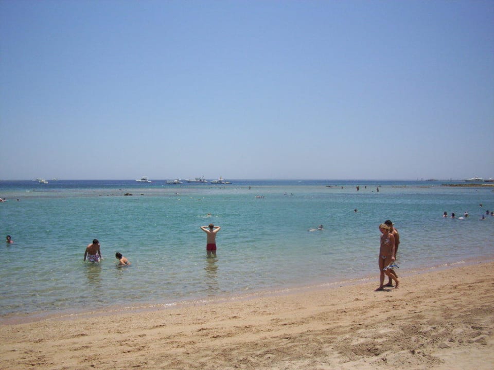 Strand in Richtung Rotes Meer Hotel JAZ Makadi Star & Spa