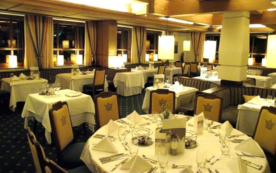 Restaurant eingedeckt zum Dinner Familien- & Gartenhotel Theresia