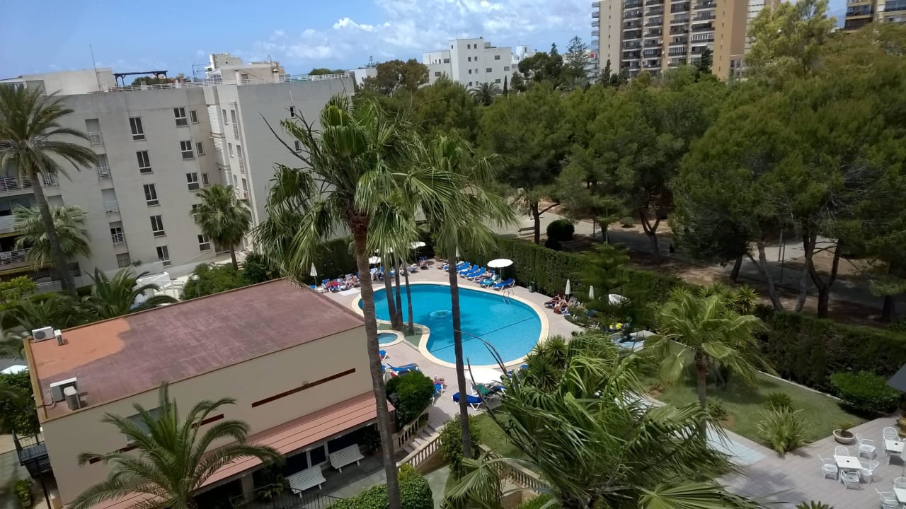Blick von der 5. Etage zum Pool Hotel Metropolitan Playa