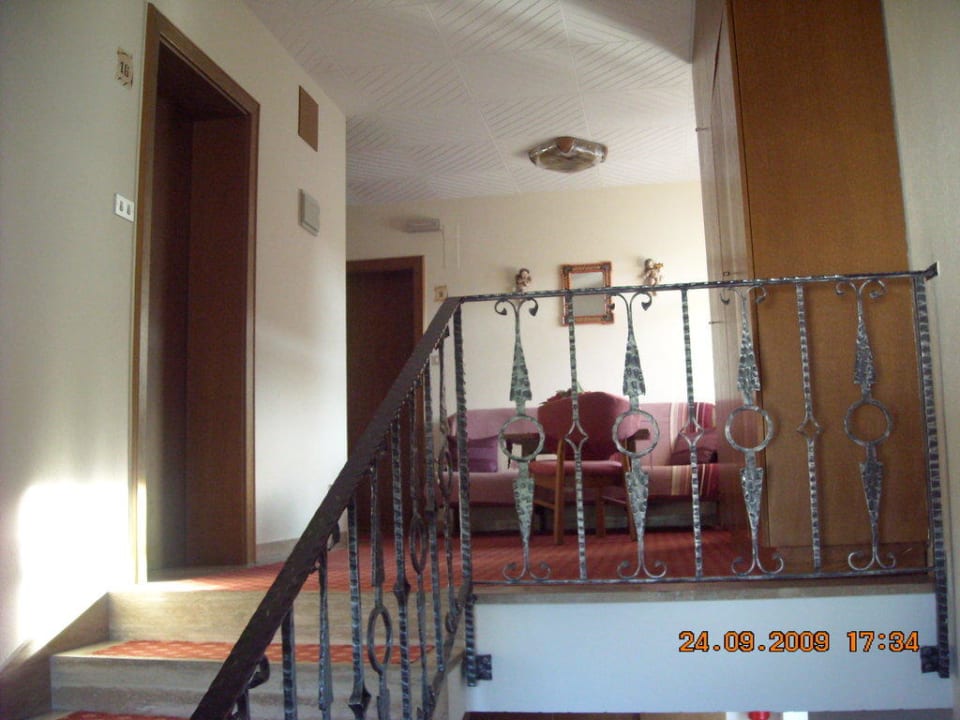 Hotelaufgang zu den Zimmern Hotel Garni Savoy