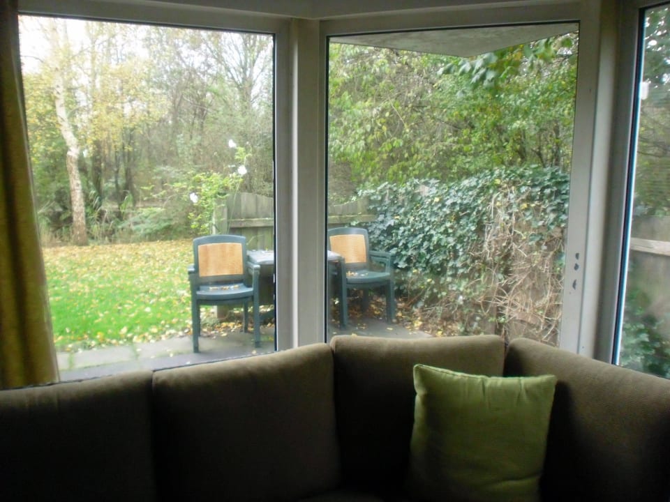 Blick vom Wohnzimmer in den Garten Center Parcs Park Nordseeküste