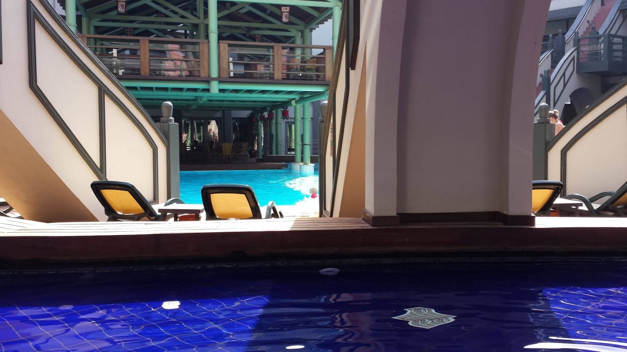 Pool vorm Familienzimmer Limak Lara Deluxe Hotel & Resort