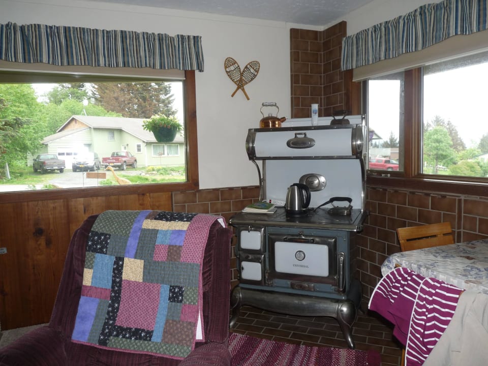 Wohnzimmer mit Blick zur Stadt Paula's Place B&B