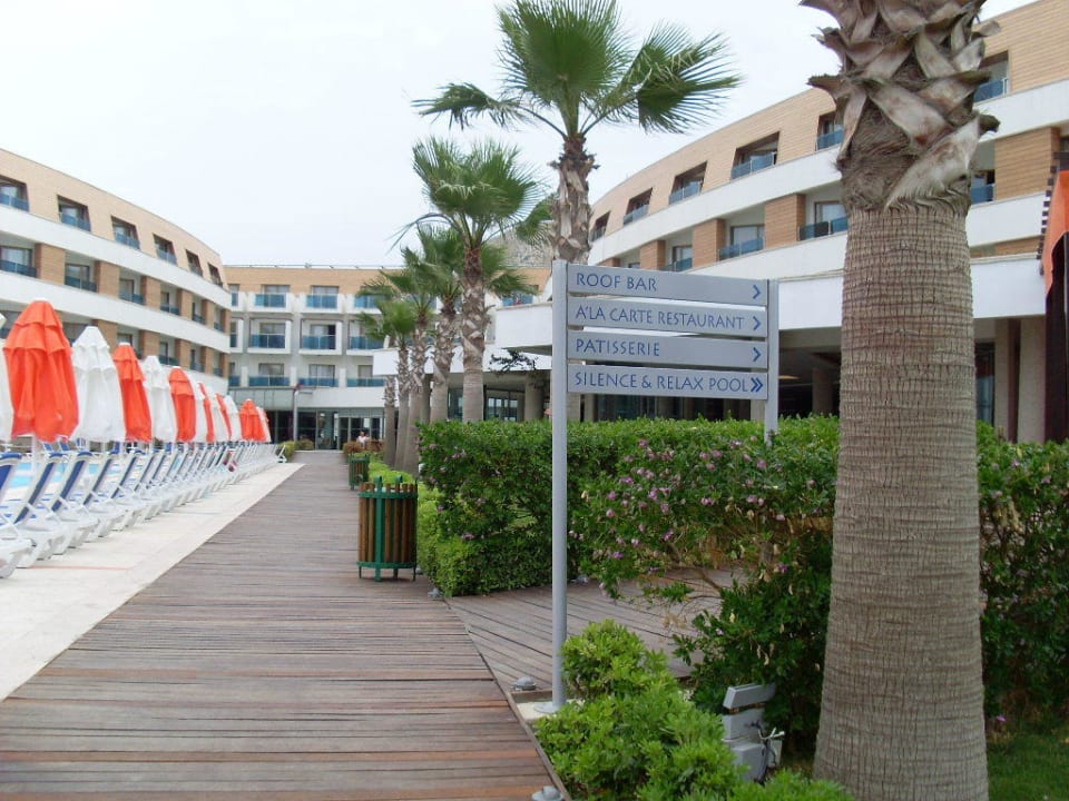 Weg zwischen Strand und Lobby Azure By Yelken