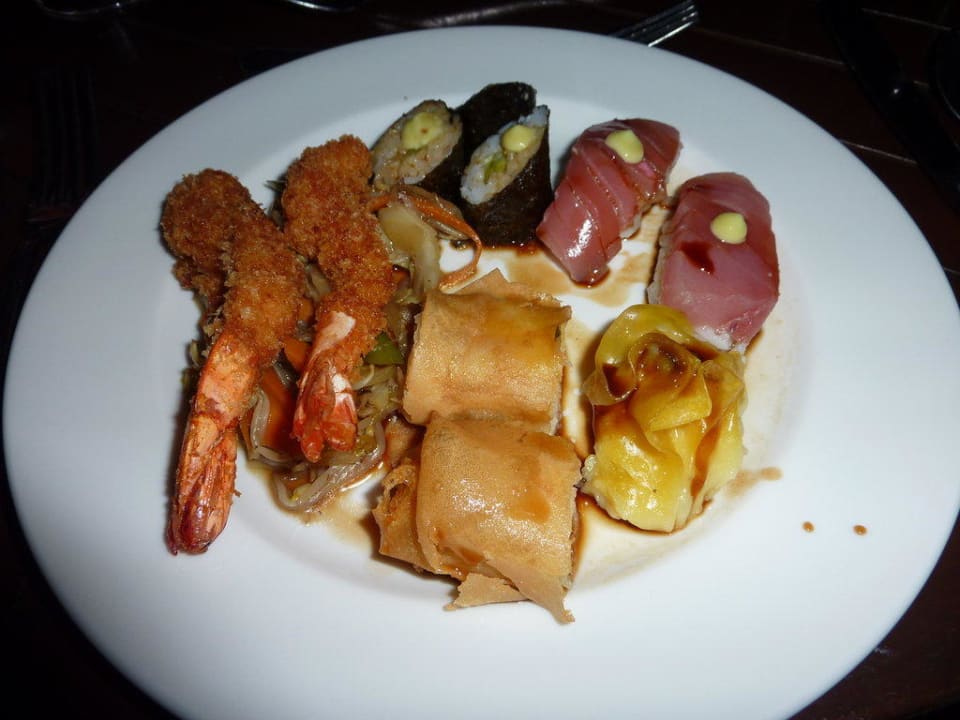 Mhm lecker Sushi  Maya Ubud Resort & Spa Bali