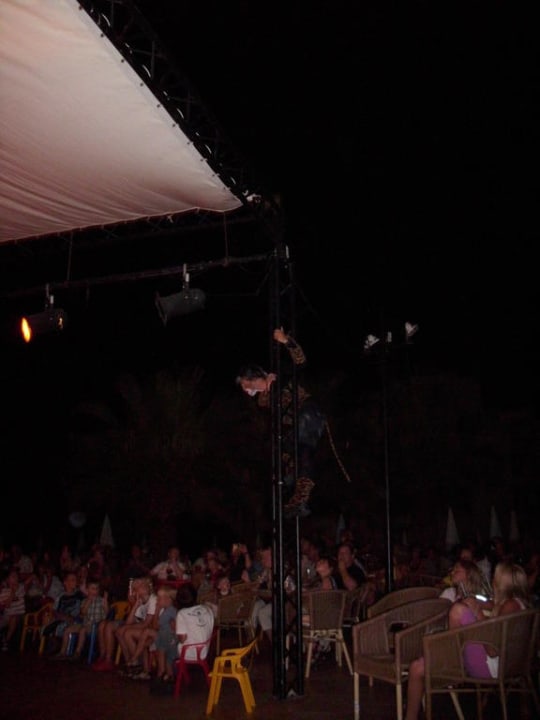 Animation am Abend allsun App.-Hotel Orient Beach