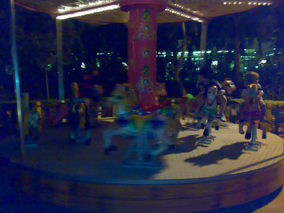 Parkanlage mit Kinderkarussell Belek Beach Resort Hotel