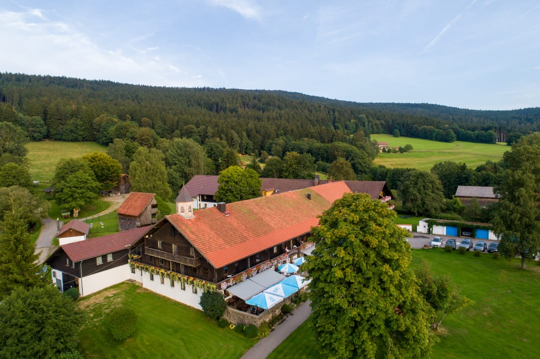 Außenansicht Hotel Gut Schmelmerhof